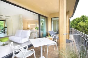 thumbnail: Interior detail