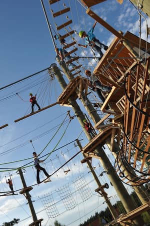 thumbnail: Ropes course (team building)