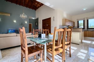 thumbnail: Breakfast area