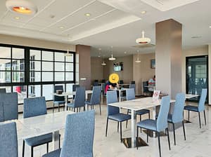 thumbnail: Restaurant