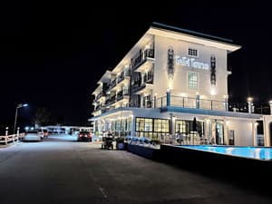thumbnail: Exterior