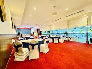 thumbnail: Banquet hall
