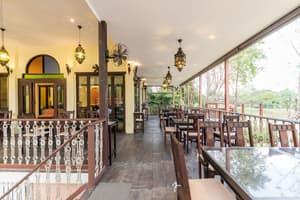 thumbnail: Restaurant