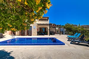 thumbnail: Front of property