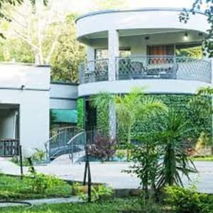 thumbnail: Front of property