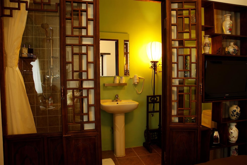 Bathroom sink