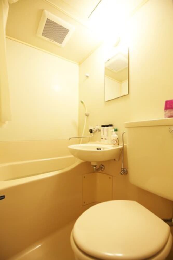 Bathroom amenities