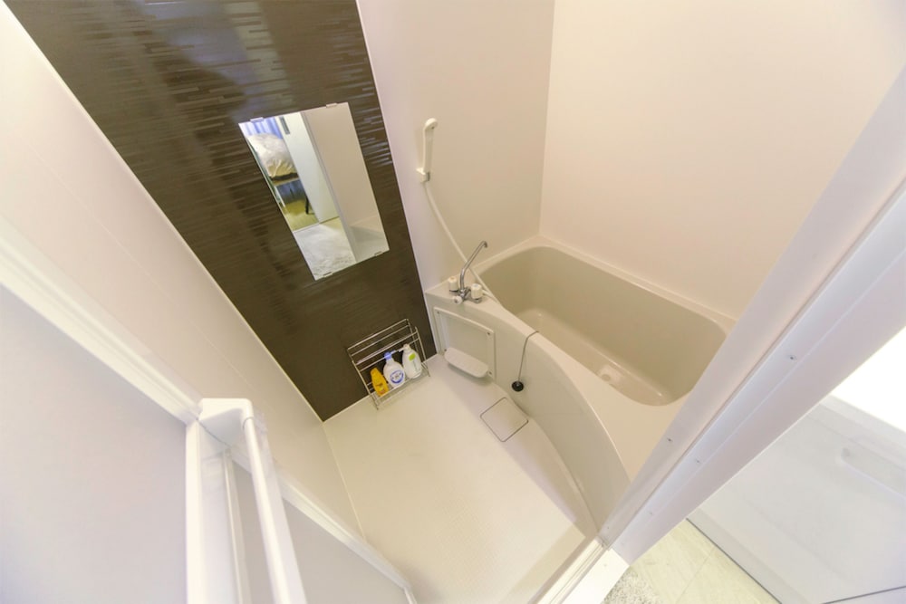 Deep soaking bathtub
