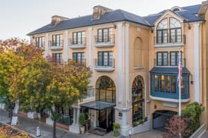 thumbnail: Front of property