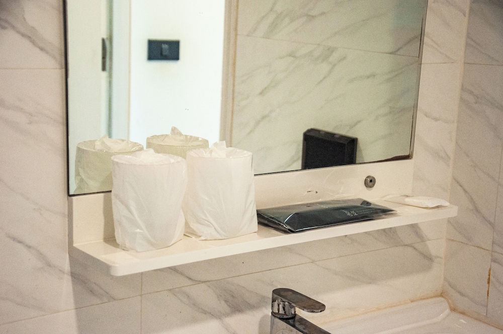 Bathroom amenities