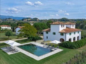 thumbnail: Front of property