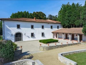 thumbnail: Courtyard view