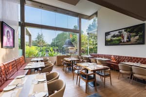 thumbnail: Restaurant