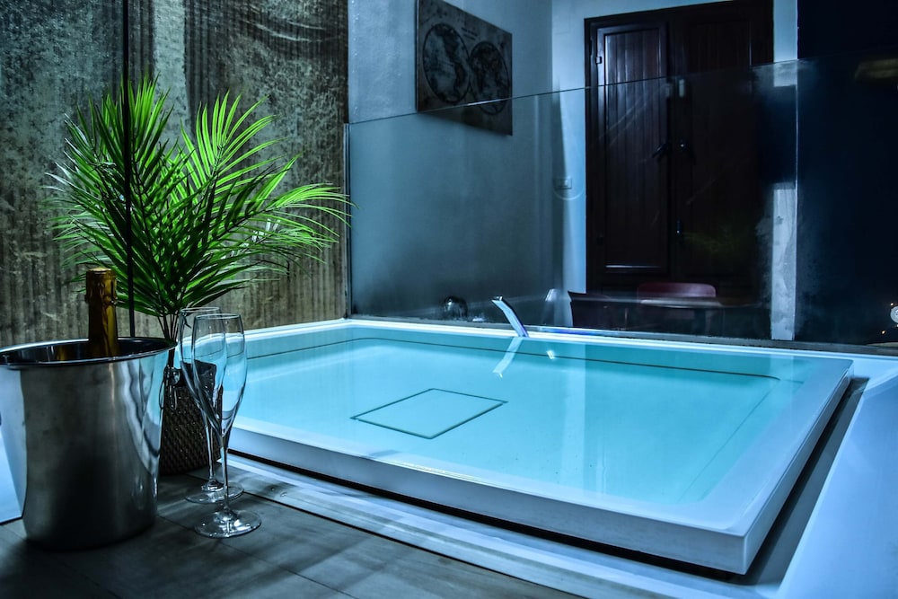 Private spa tub