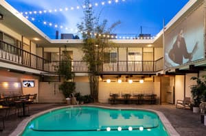 thumbnail: Outdoor dining