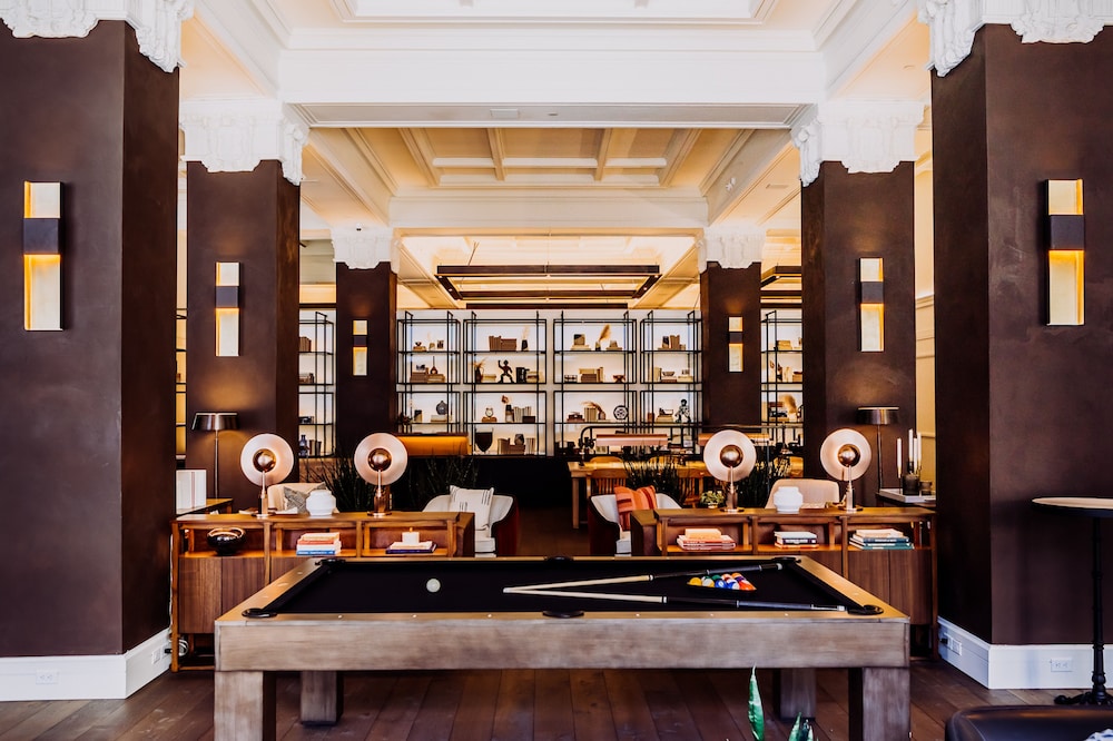 Lobby lounge