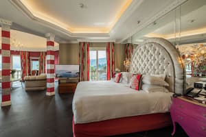 thumbnail: Interior