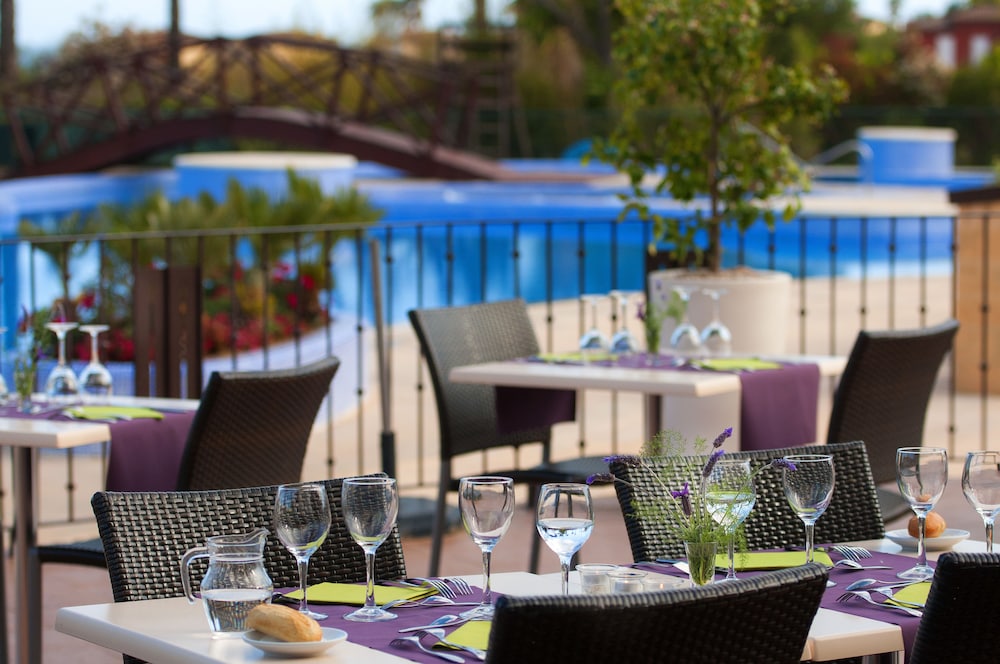 Poolside bar