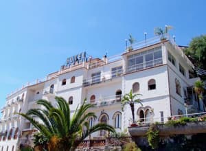 thumbnail: Front of property