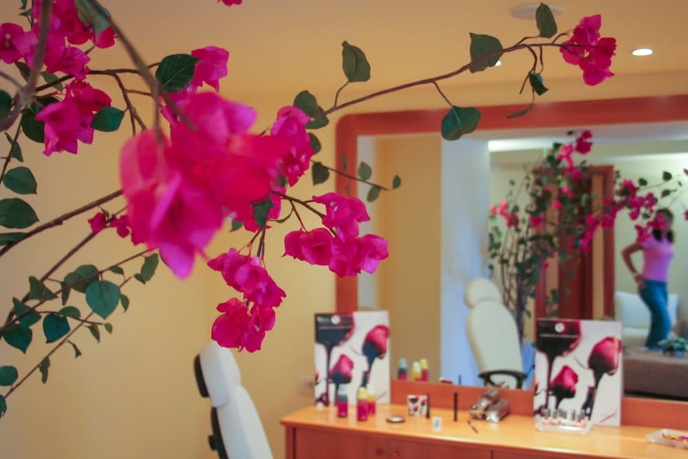 Nail salon