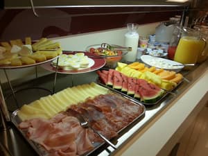 thumbnail: Breakfast area