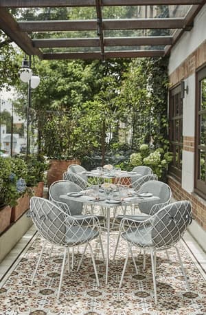 thumbnail: Outdoor dining