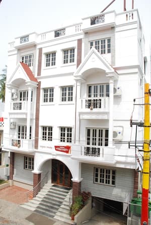 thumbnail: Exterior detail