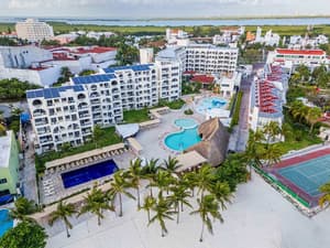 thumbnail: Front of property