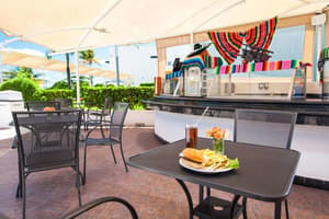 thumbnail: Outdoor dining