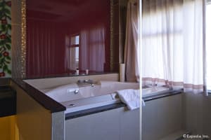 thumbnail: Deep soaking bathtub