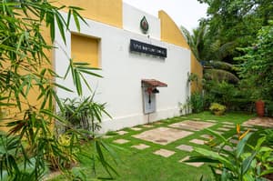 thumbnail: Front of property