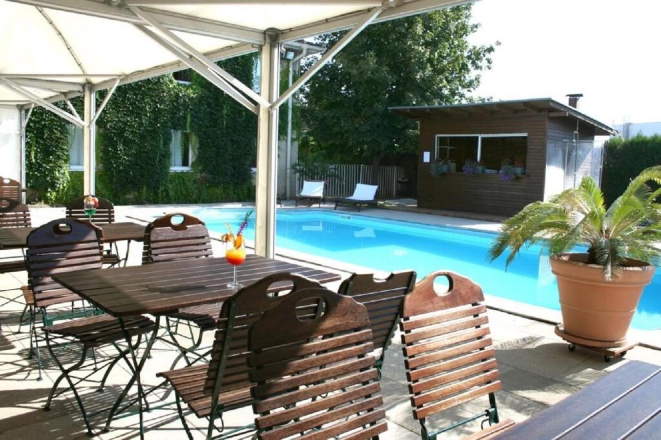 Swimming pool-spa