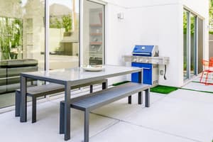 thumbnail: Outdoor dining