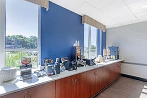 thumbnail: Breakfast area
