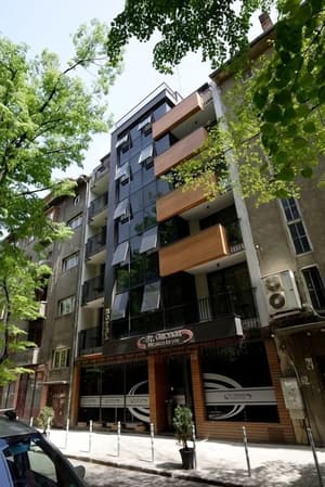 thumbnail: Front of property