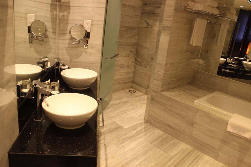 Bathroom sink