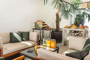 thumbnail: Bar (on property)