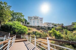thumbnail: Front of property