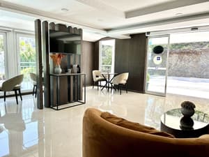 thumbnail: Reception