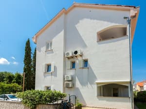 thumbnail: Exterior