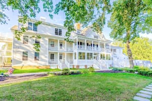 thumbnail: Exterior