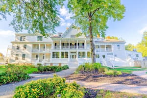 thumbnail: Exterior
