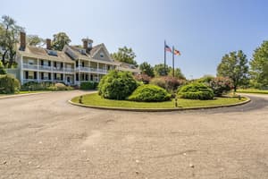 thumbnail: Front of property