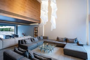thumbnail: Lobby sitting area