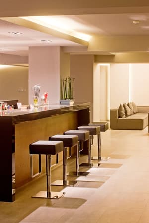 thumbnail: Bar (on property)