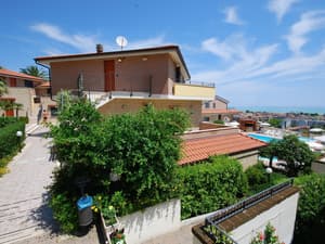 thumbnail: Exterior