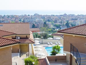 thumbnail: Exterior