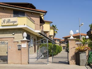 thumbnail: Exterior