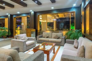thumbnail: Lobby sitting area