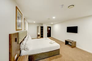 thumbnail: Room